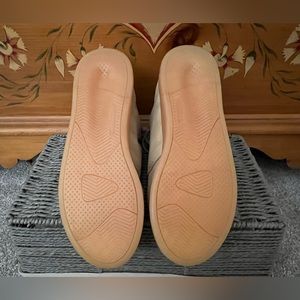 Mens Adidas Tubular Invader Strap Tan. Size 7. Never worn.